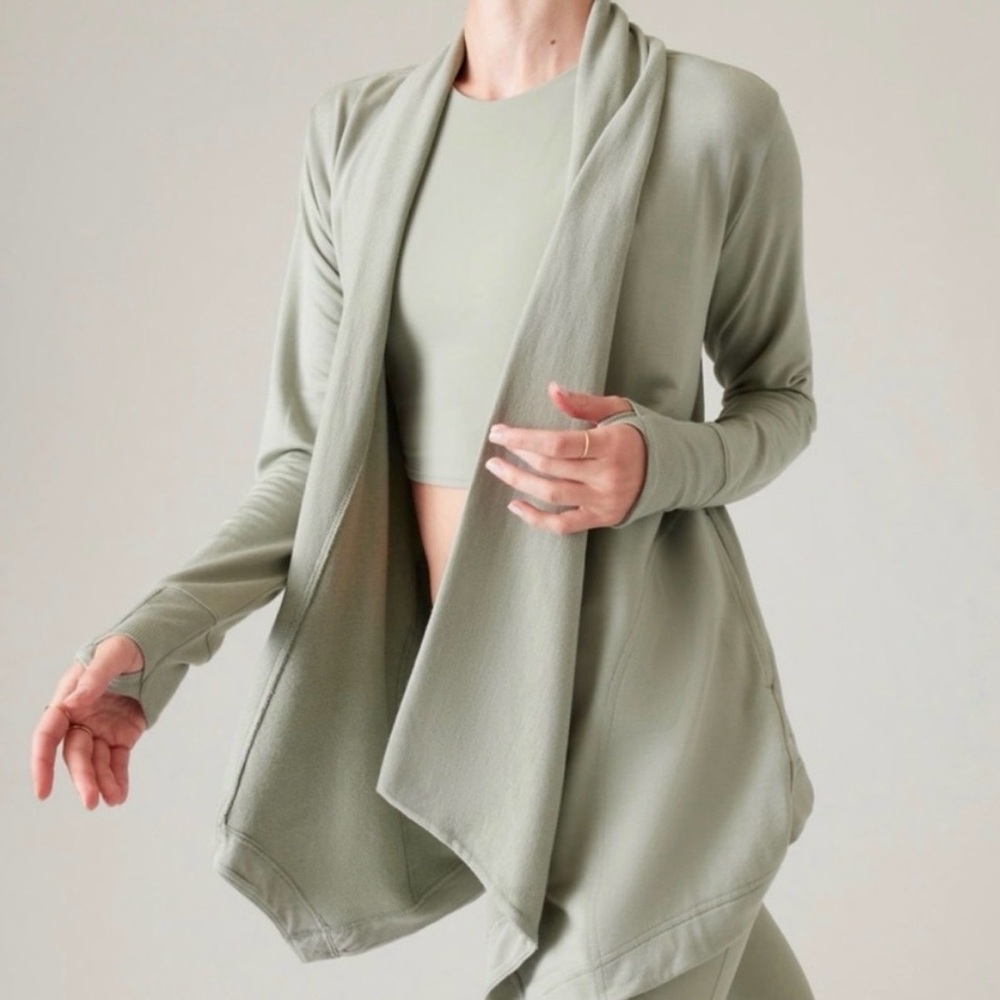 NWT Athleta Pranayama 1X Wrap sage green